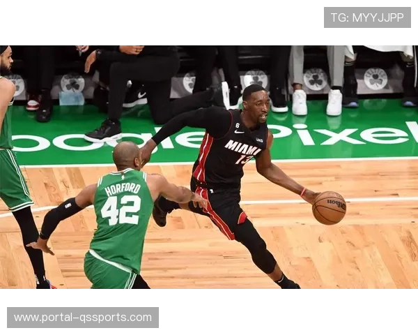 热火团队篮球显威力，阿德巴约韦尔内线筑屏障