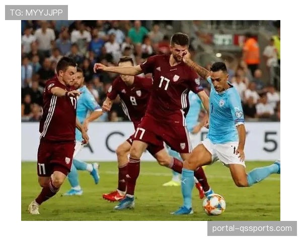 朗斯前锋爱德华点球勺射破门，托万主动让点